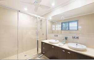 Zen Saltwater Retreat Balcony Pool Seaview