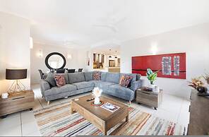 Zen Saltwater Retreat Balcony Pool Seaview