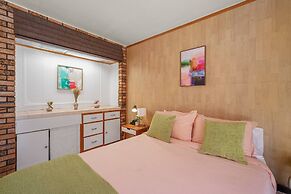 5 BR Jacuzzi 12 Mins to Disney Knotts Beach