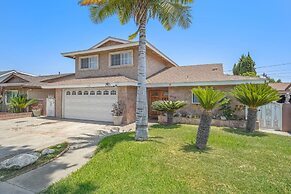 5 BR Jacuzzi 12 Mins to Disney Knotts Beach