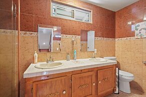 5 BR Jacuzzi 12 Mins to Disney Knotts Beach