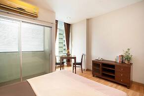 181 Ekkamai Apartment