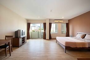 181 Ekkamai Apartment