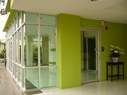 181 Ekkamai Apartment