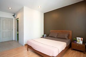 181 Ekkamai Apartment