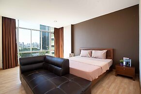 181 Ekkamai Apartment