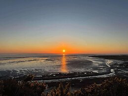 Sleeps 8-sea View-pets-pool-parking