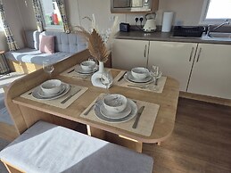 Sleeps 8-sea View-pets-pool-parking