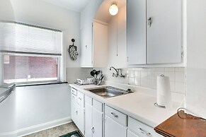 10 Mi to Downtown St Louis: Convenient Apartment!