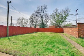 10 Mi to Downtown St Louis: Convenient Apartment!