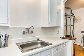 10 Mi to Downtown St Louis: Convenient Apartment!