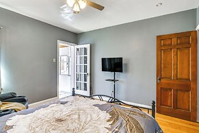 10 Mi to Downtown St Louis: Convenient Apartment!