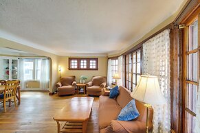 Home 2 Mi to Lakewood Park & Solstice Steps!