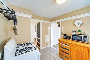 Home 2 Mi to Lakewood Park & Solstice Steps!