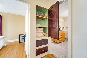 Home 2 Mi to Lakewood Park & Solstice Steps!