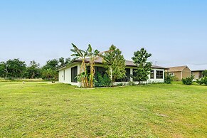 < 2 Mi to Peace River: Home w/ Spacious Yard!