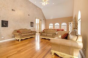 Hot Tub & Sauna: Hoffman Estates Villa in Elgin!