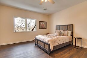 Hot Tub & Sauna: Hoffman Estates Villa in Elgin!