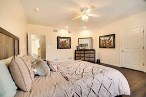 Hot Tub & Sauna: Hoffman Estates Villa in Elgin!