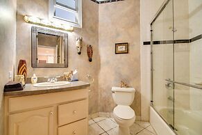 Hot Tub & Sauna: Hoffman Estates Villa in Elgin!