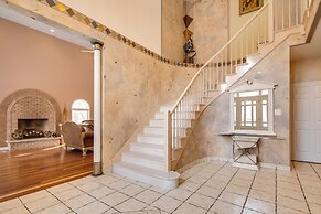 Hot Tub & Sauna: Hoffman Estates Villa in Elgin!