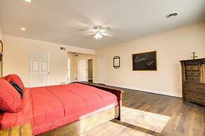 Hot Tub & Sauna: Hoffman Estates Villa in Elgin!