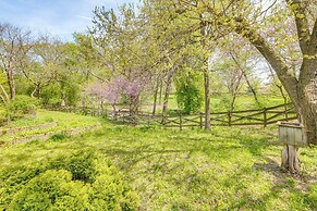 Hot Tub & Sauna: Hoffman Estates Villa in Elgin!
