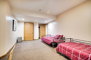 Hot Tub & Sauna: Hoffman Estates Villa in Elgin!