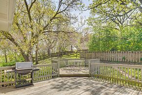 Hot Tub & Sauna: Hoffman Estates Villa in Elgin!