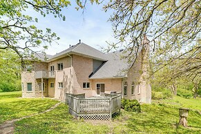 Hot Tub & Sauna: Hoffman Estates Villa in Elgin!