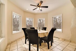 Hot Tub & Sauna: Hoffman Estates Villa in Elgin!