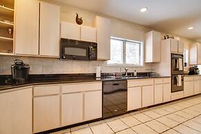 Hot Tub & Sauna: Hoffman Estates Villa in Elgin!