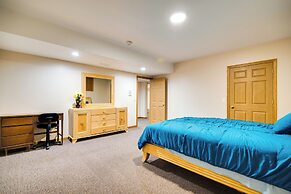 Hot Tub & Sauna: Hoffman Estates Villa in Elgin!