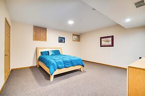 Hot Tub & Sauna: Hoffman Estates Villa in Elgin!