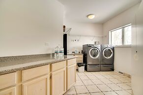 Hot Tub & Sauna: Hoffman Estates Villa in Elgin!