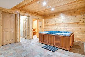 Hot Tub & Sauna: Hoffman Estates Villa in Elgin!