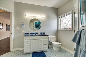 Hot Tub & Sauna: Hoffman Estates Villa in Elgin!