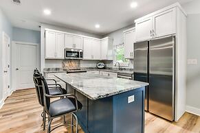 Walk to Beach & Harbor: Dtwn Pass Christian Home
