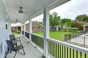 Walk to Beach & Harbor: Dtwn Pass Christian Home