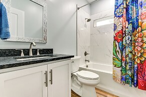 Walk to Beach & Harbor: Dtwn Pass Christian Home