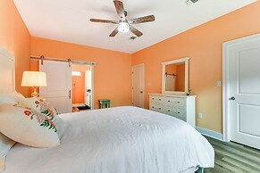 Walk to Beach & Harbor: Dtwn Pass Christian Home