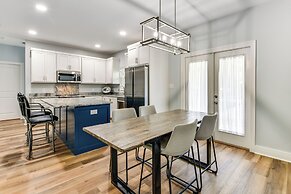 Walk to Beach & Harbor: Dtwn Pass Christian Home