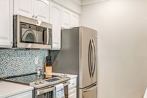 Waterfront Lake Norman Retreat w/ Pool Access!