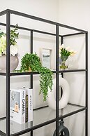 Stylish New Home Bright Modern Fully Stocked