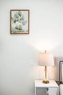 Stylish New Home Bright Modern Fully Stocked