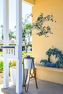 Stylish New Home Bright Modern Fully Stocked