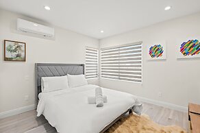 Stylish New Home Bright Modern Fully Stocked