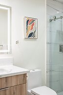 Stylish New Home Bright Modern Fully Stocked
