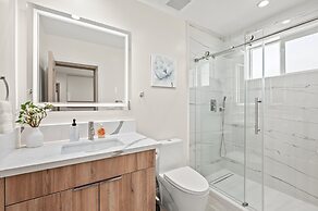 Stylish New Home Bright Modern Fully Stocked