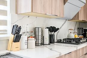 Stylish New Home Bright Modern Fully Stocked